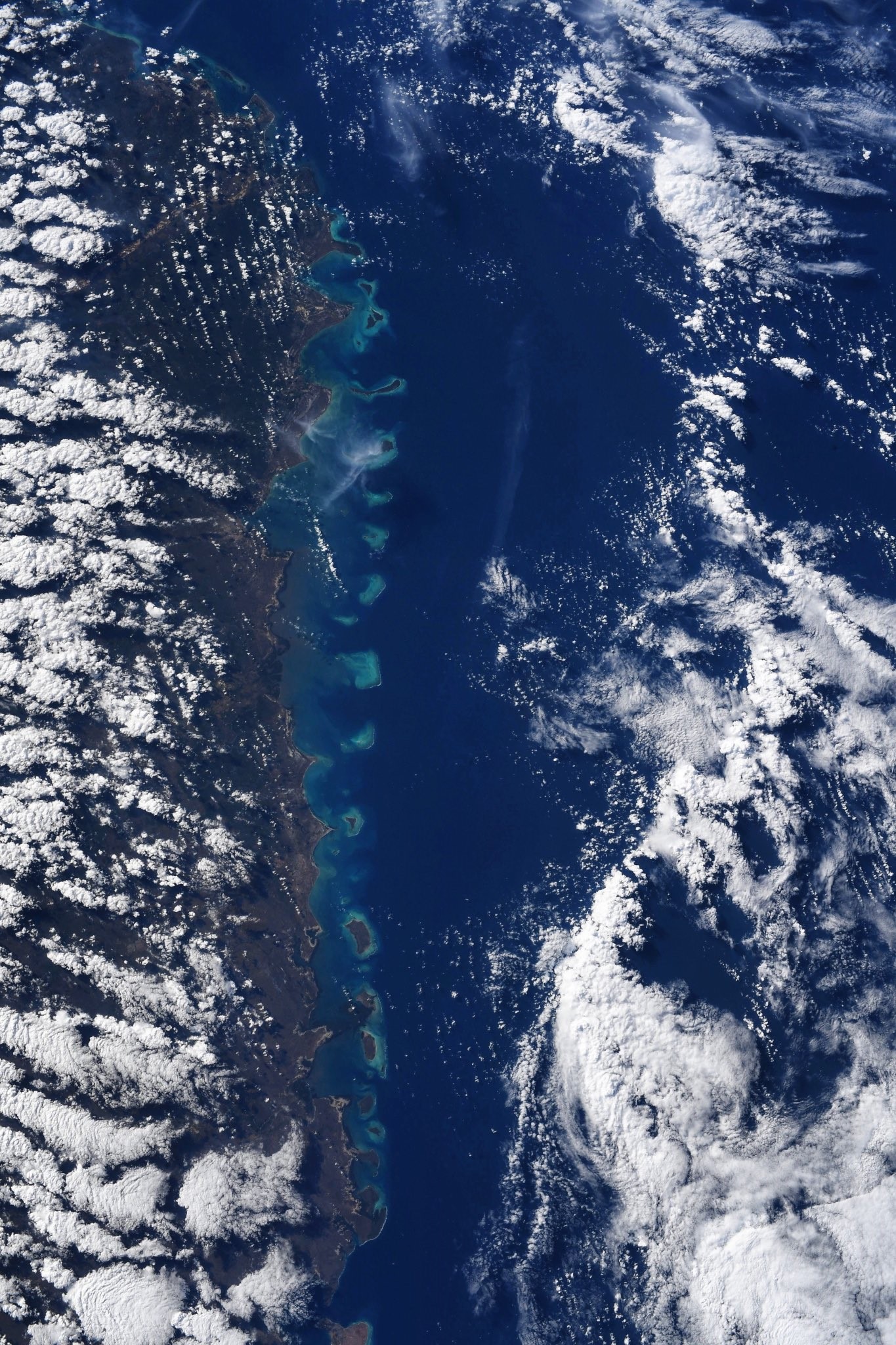 [:ja]【宇宙からの地球絶景】No.1389: モザンビークのキリンバス諸島🇲🇿[:]