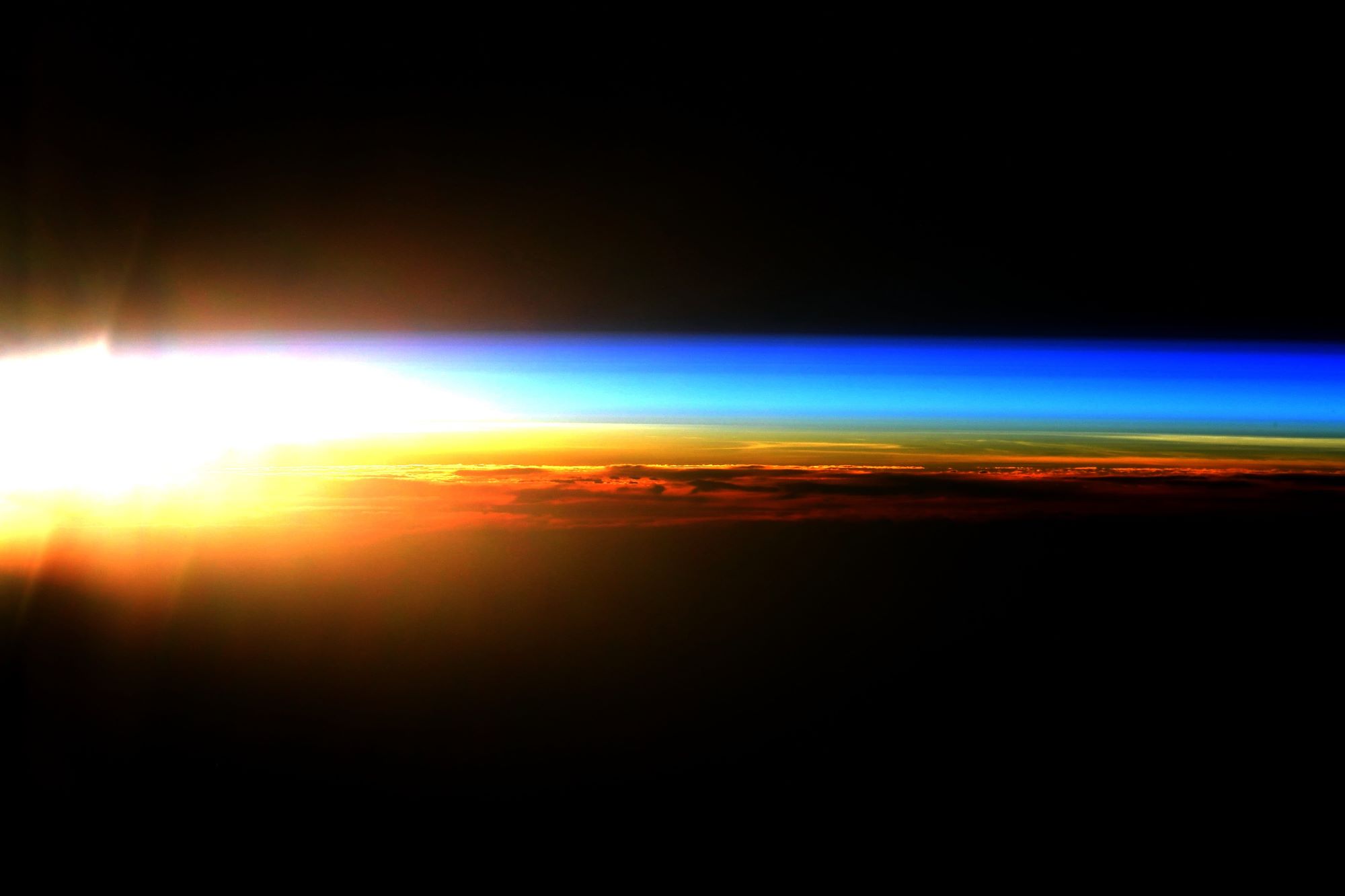 [:ja]【宇宙からの地球絶景】No.1394: 日の出[:]