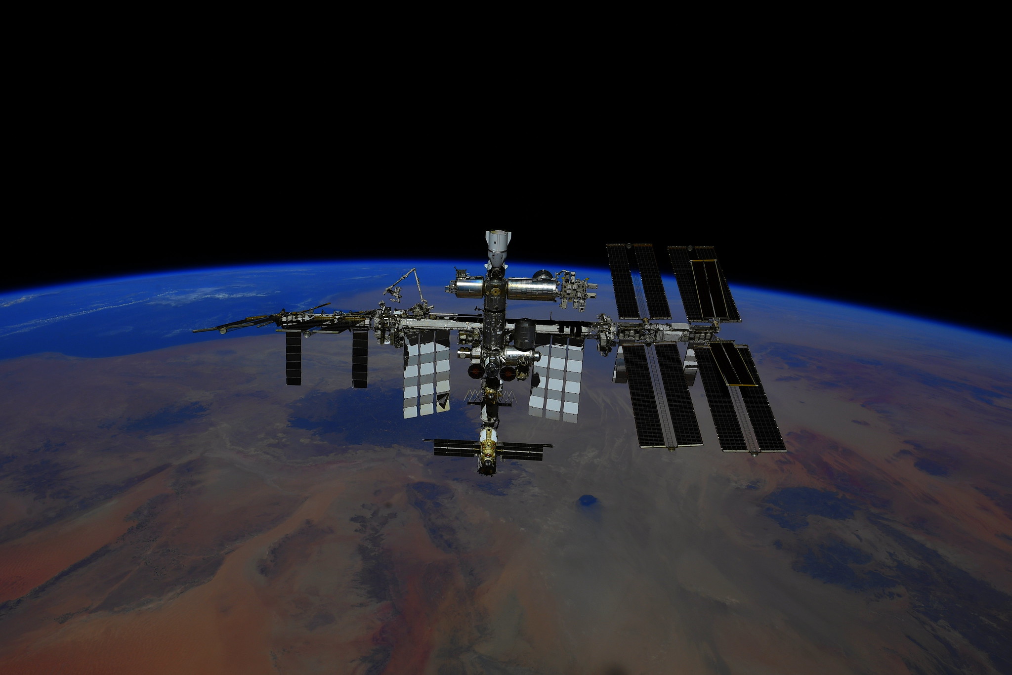 [:ja]【宇宙からの地球絶景】No.1393: 国際宇宙ステーションISS[:]