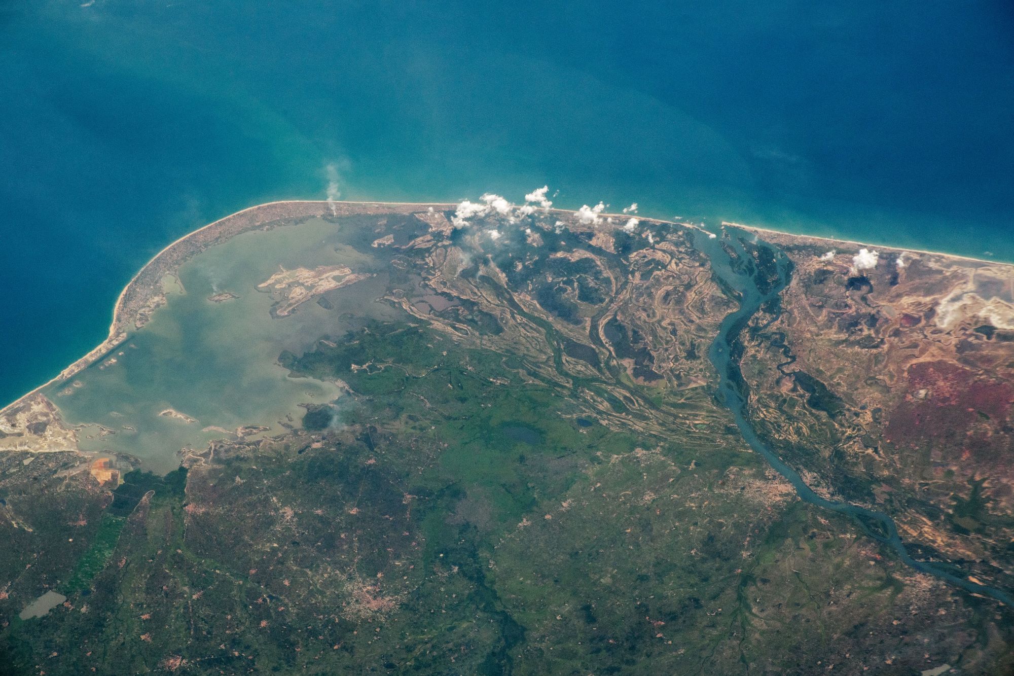 [:ja]【宇宙からの地球絶景】No.1543: ガーナのケタ・ラグーン保護区🇬🇭[:]