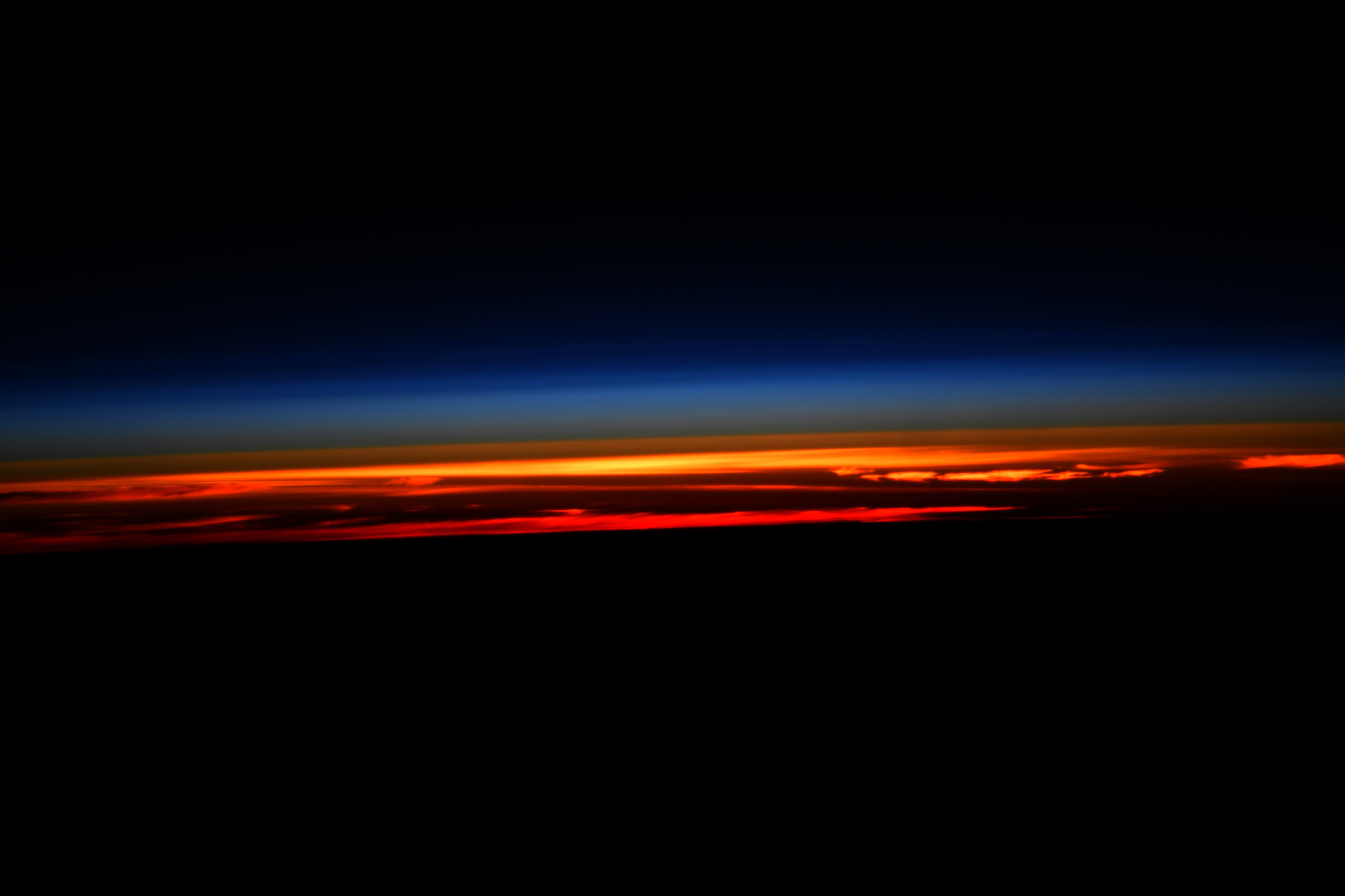 [:ja]【宇宙からの地球絶景】No.1547: 日の出か日の入り[:]