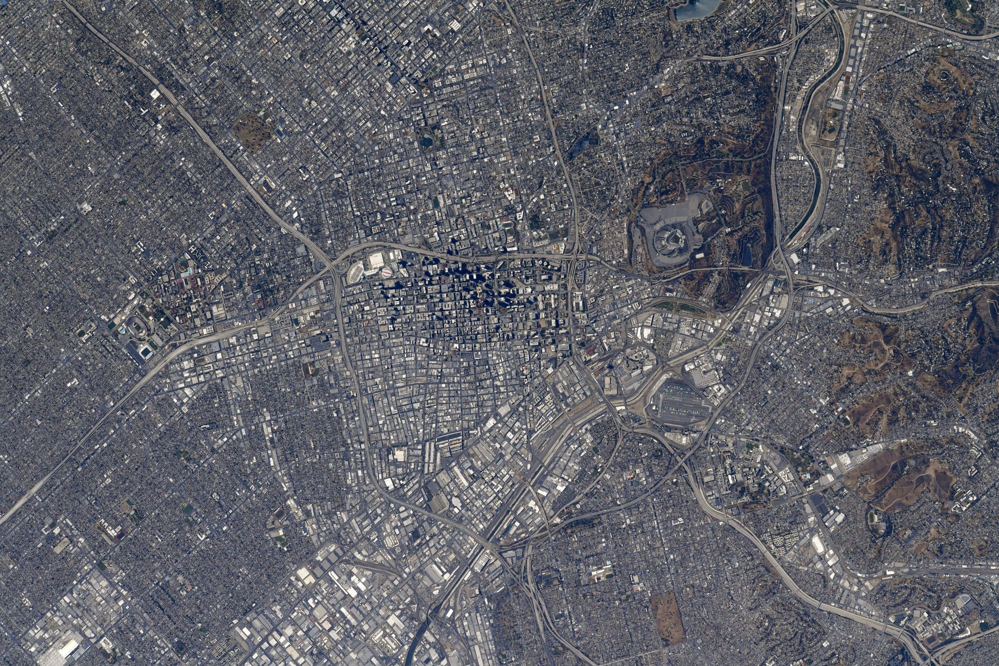 [:ja]【宇宙からの地球絶景】No.1563: ダウンタウン・ロサンゼルス🇺🇸[:]
