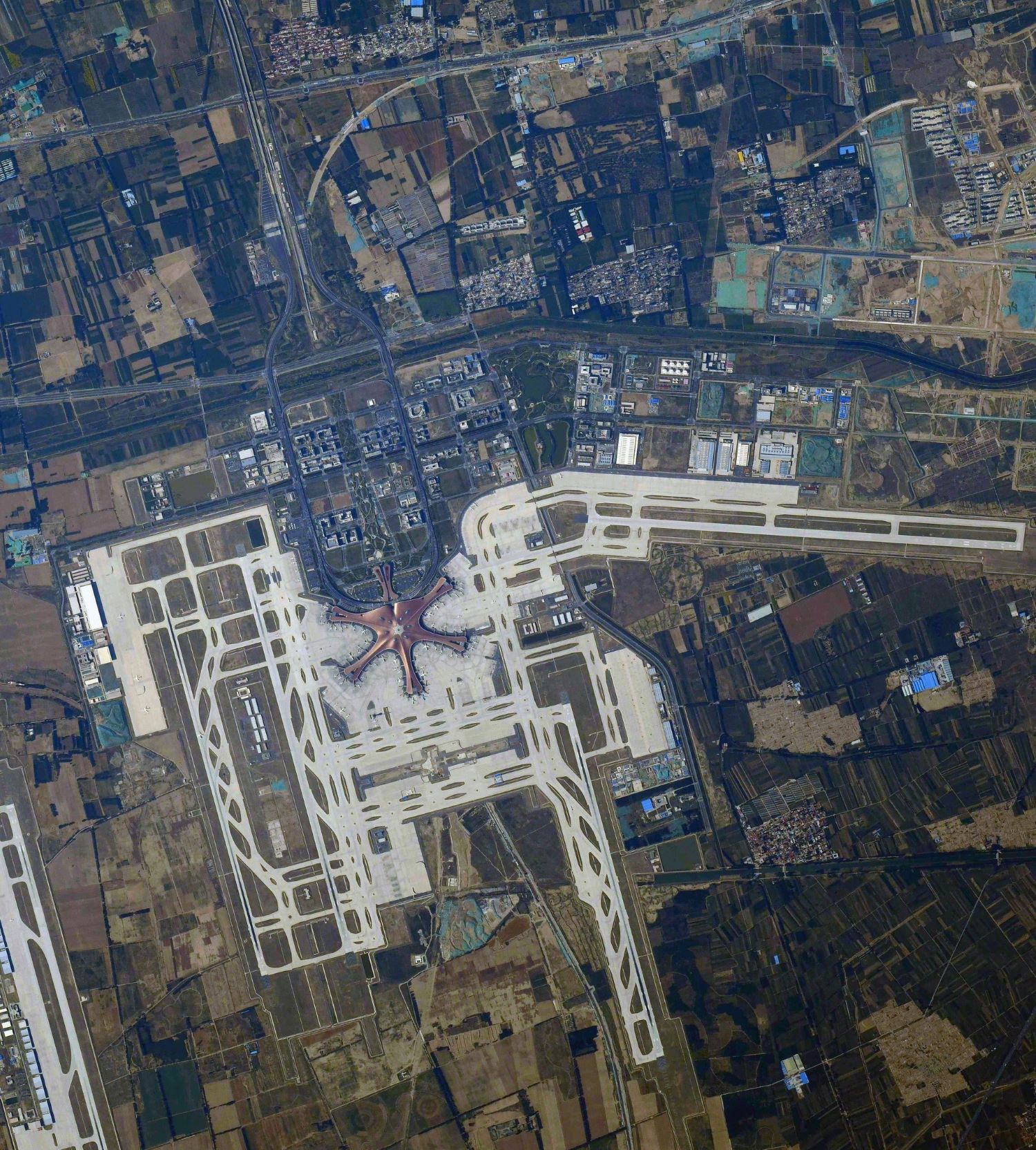 [:ja]【宇宙からの地球絶景】No.1565: 北京大興国際空港🇨🇳[:]