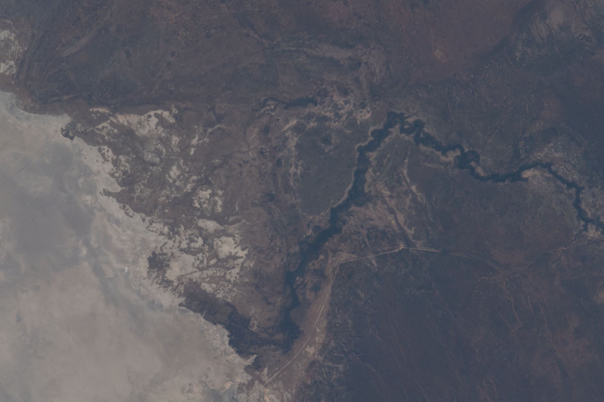[:ja]【宇宙からの地球絶景】No.1602: マカディカディ塩湖🇧🇼[:]