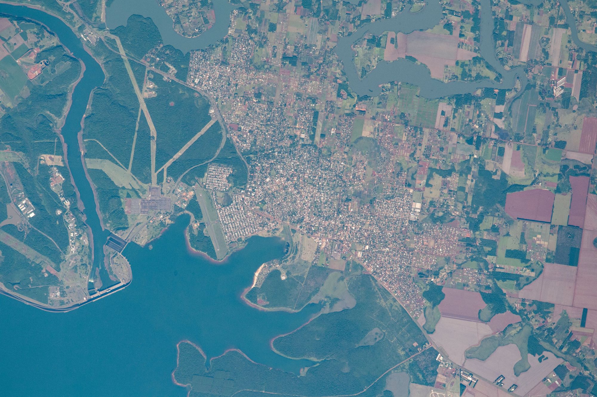 [:ja]【宇宙からの地球絶景】No.1612: フォス・ド・イグアス🇧🇷[:]