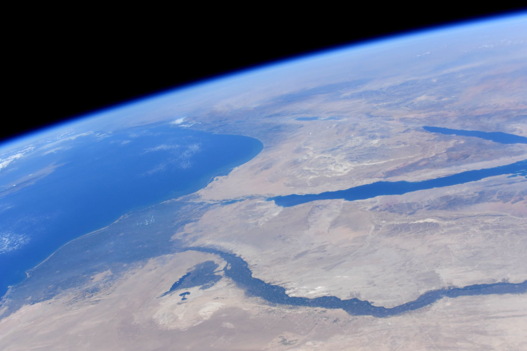 [:ja]【宇宙からの地球絶景】No.1622: ネゲブ砂漠の太陽熱発電所🇮🇱[:]
