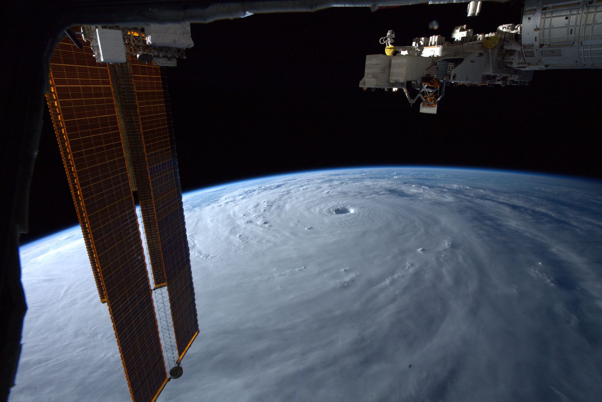 [:ja]【宇宙からの地球絶景】No.1639: 台風14号🇯🇵[:]