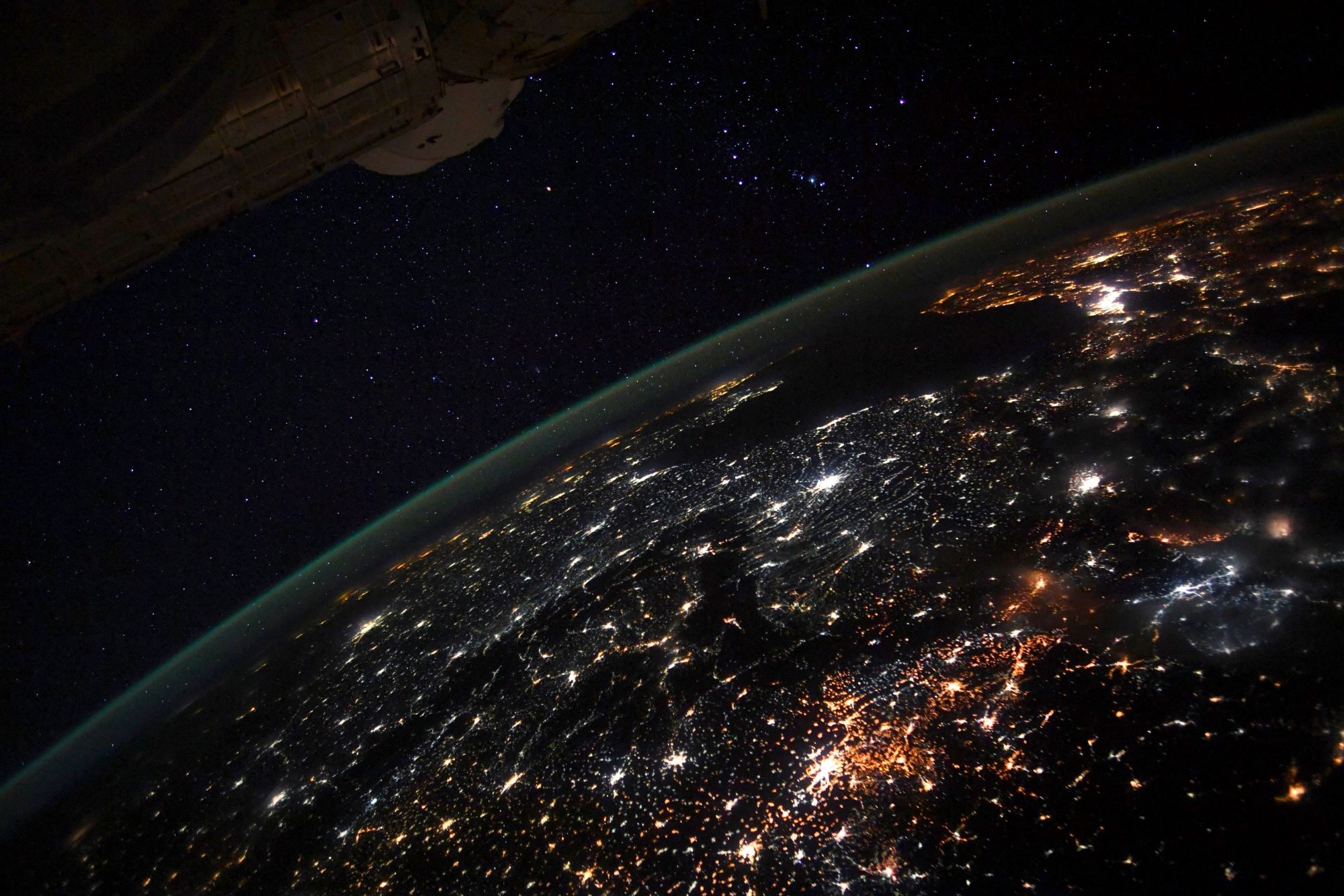 [:ja]【宇宙からの地球絶景】No.1656: 夜景とオリオン座[:]