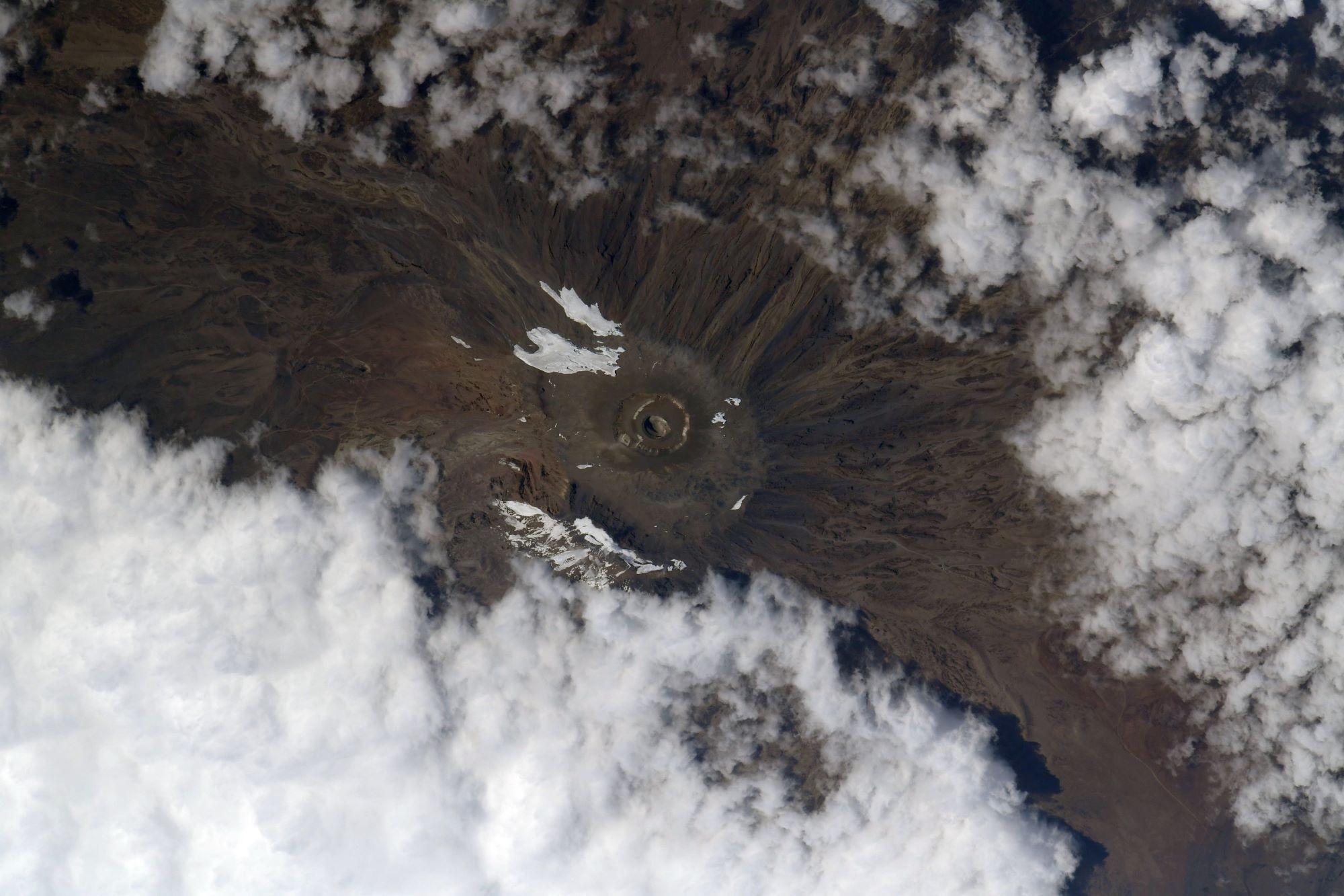 【宇宙からの地球絶景】No.1662: キリマンジャロ山🇹🇿 【宇宙からの地球絶景】No.1662: キリマンジャロ山🇹🇿