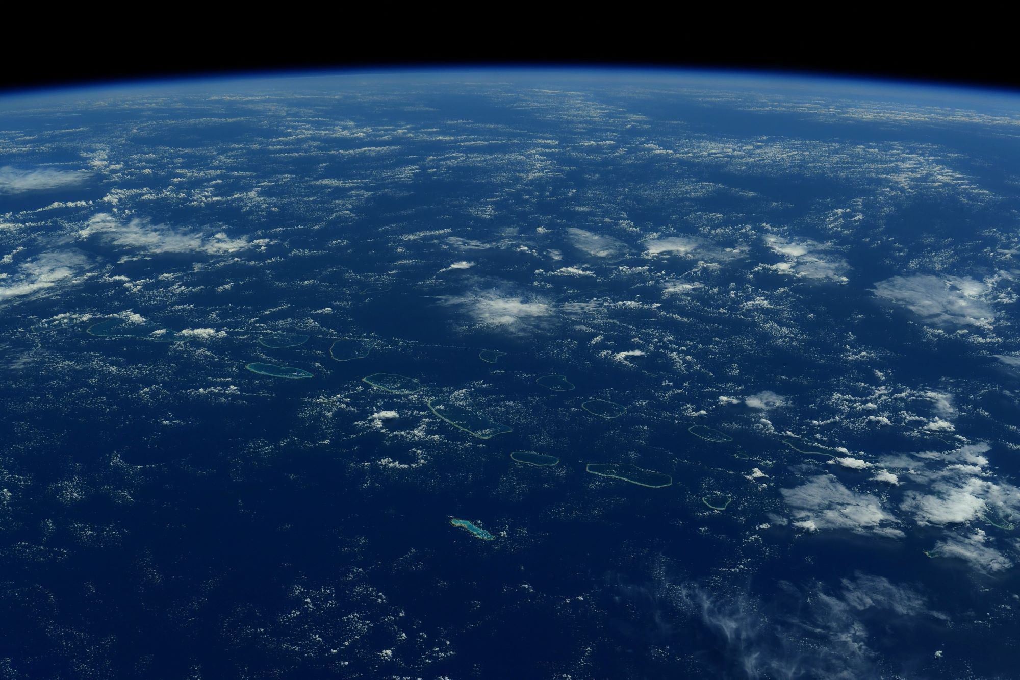 [:ja]【宇宙からの地球絶景】No.1667: ツアモツ諸島🇵🇫[:]