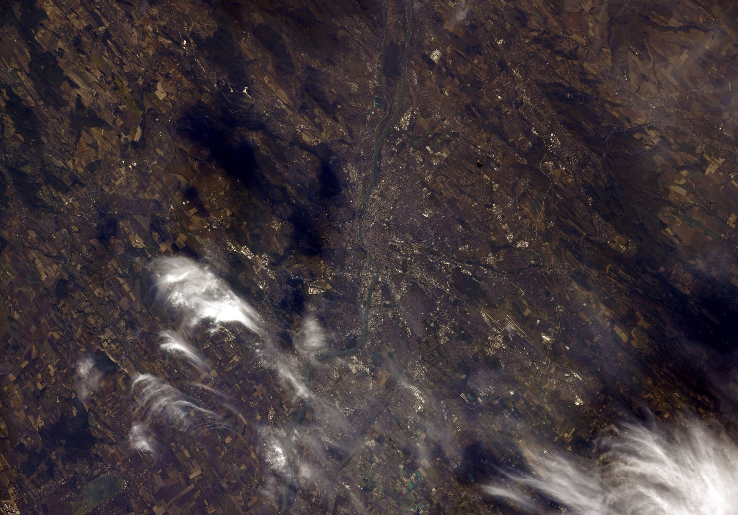[:ja]【宇宙からの地球絶景】No.1671: ブダペスト🇭🇺[:]