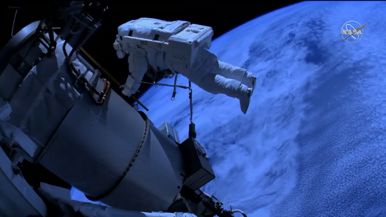 [:ja]【宇宙からの地球絶景】【動画】No.1682: 船外活動（EVA）[:]