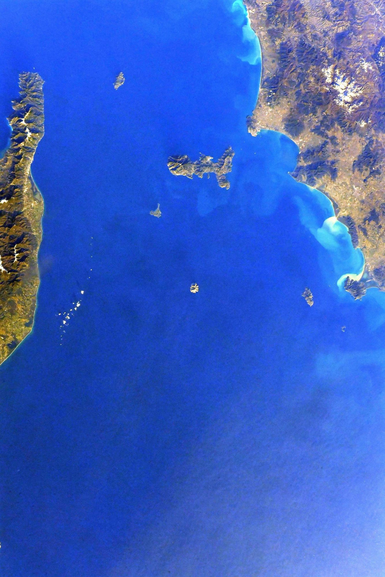 [:ja]【宇宙からの地球絶景】No.1694: モンテクリスト島🇮🇹[:]