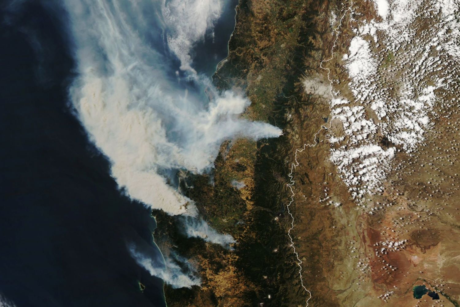 [:ja]【宇宙からの地球絶景】No.1743: チリの山火事🇨🇱[:]