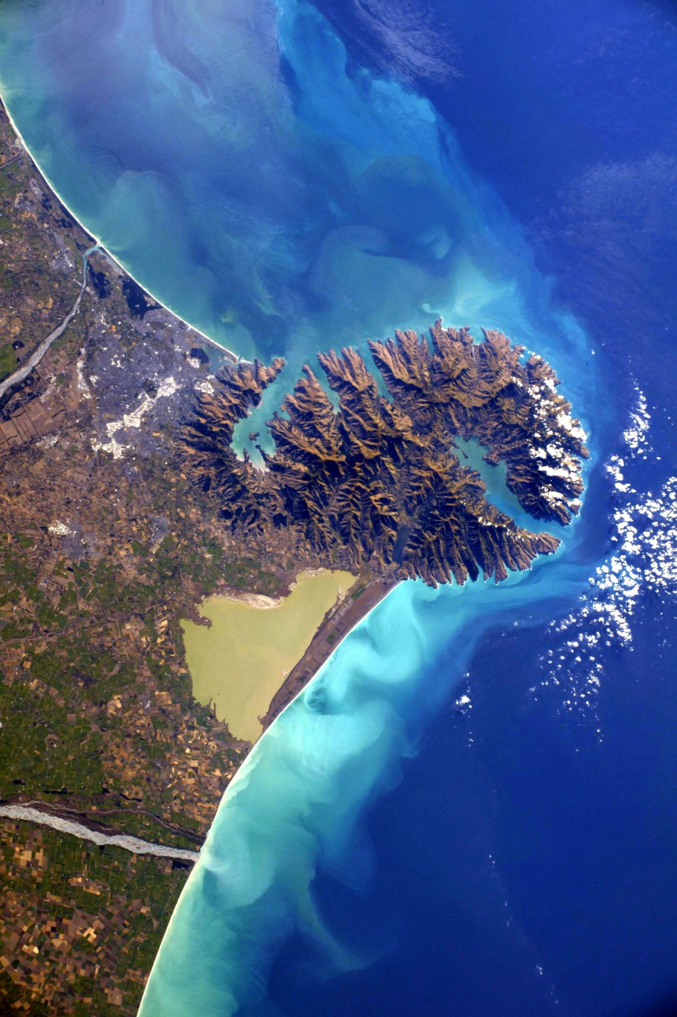 【宇宙からの地球絶景】No.1776: バンクス半島🇳🇿 【宇宙からの地球絶景】No.1776: バンクス半島🇳🇿