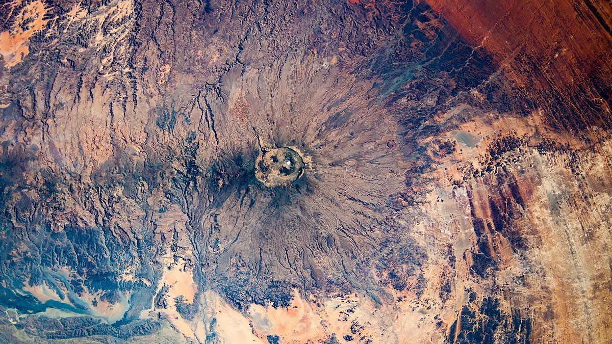 【地球を俯瞰する】No.1784: エミクーシ山🇹🇩 【地球を俯瞰する】No.1784: エミクーシ山🇹🇩