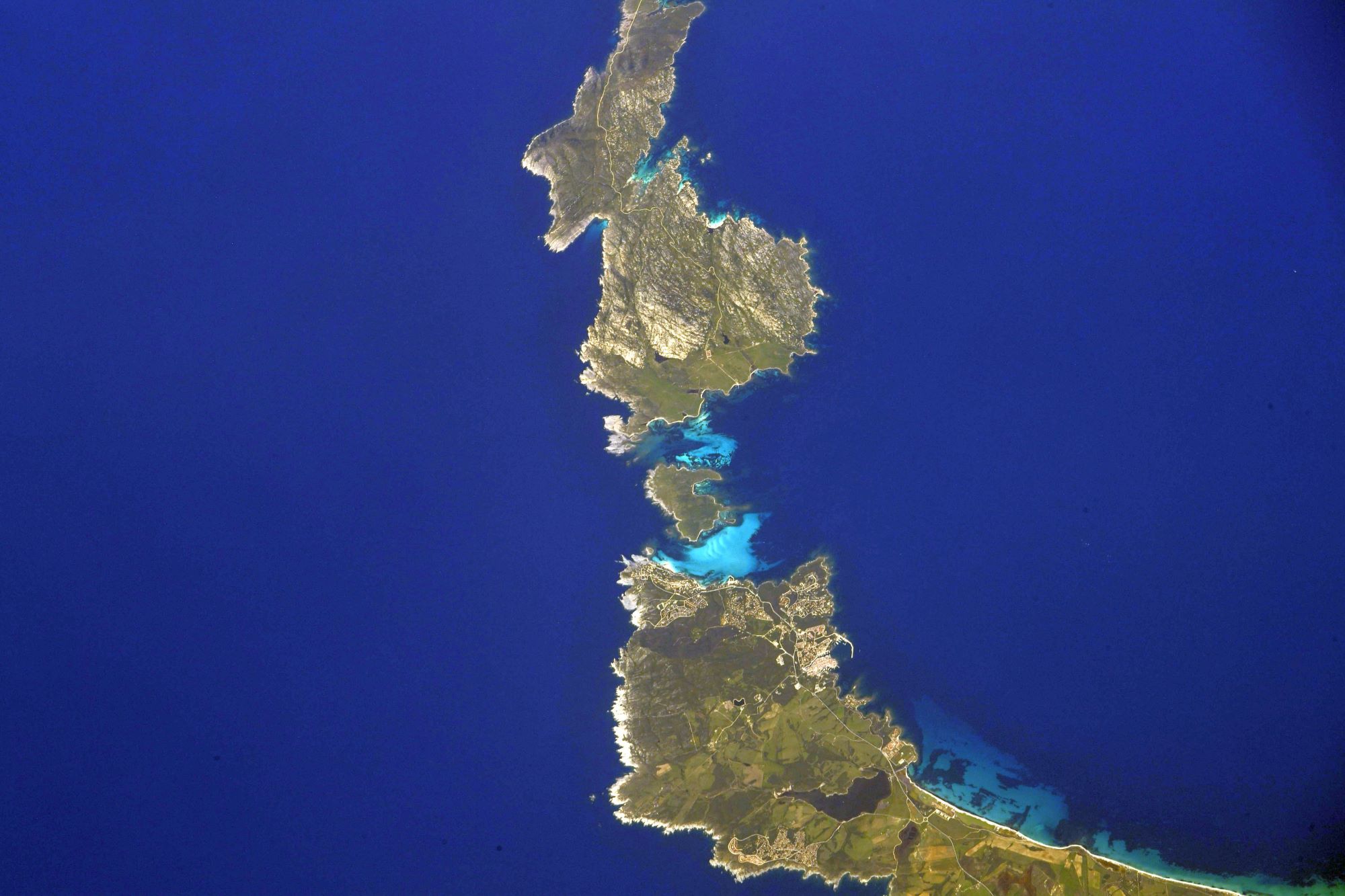 【地球を俯瞰する】No.1797: サルデーニャのピアーナ島🇮🇹 【地球を俯瞰する】No.1797: サルデーニャのピアーナ島🇮🇹