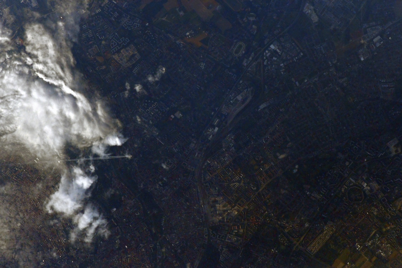 【地球を俯瞰する】No.1870: 宇宙から見た飛行機雲🇩🇪 【地球を俯瞰する】No.1870: 宇宙から見た飛行機雲🇩🇪