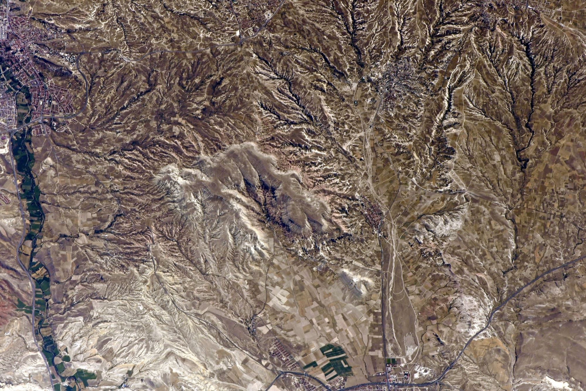 【地球を俯瞰する】No.1900: カッパドキア🇹🇷 【地球を俯瞰する】No.1900: カッパドキア🇹🇷
