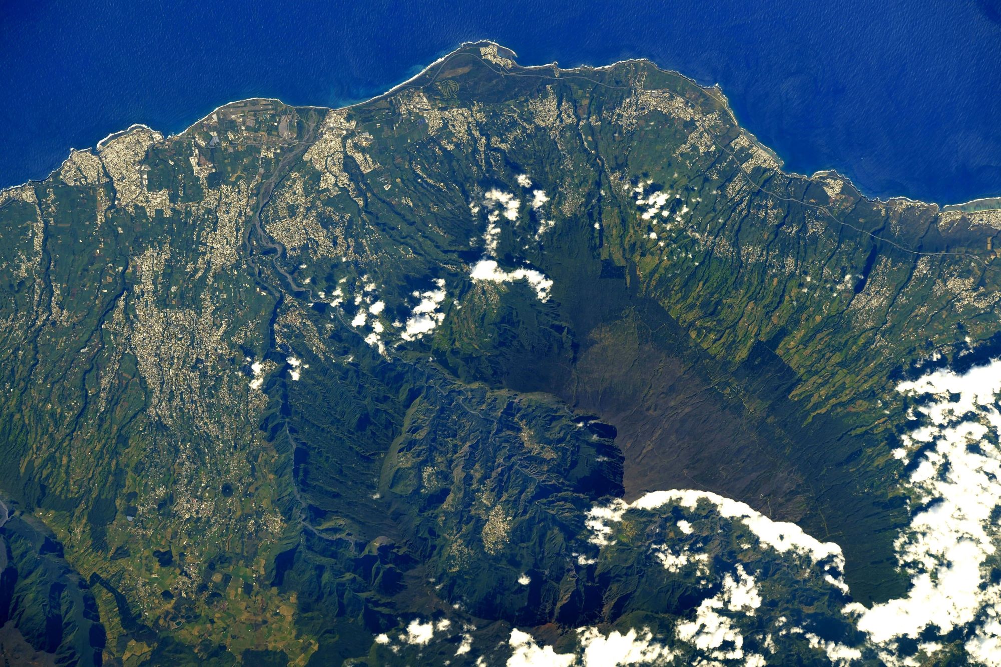 【地球を俯瞰する】No.2092: レユニオン島🇷🇪 【地球を俯瞰する】No.2092: レユニオン島🇷🇪