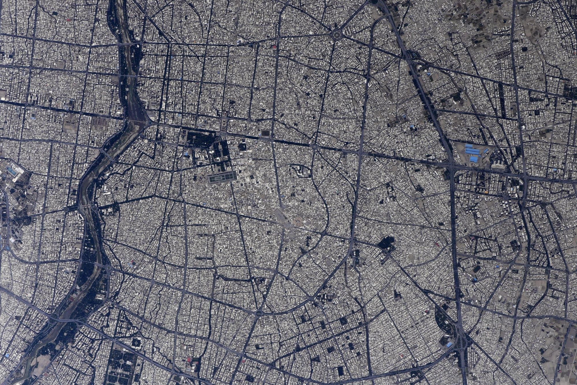 【地球を俯瞰する】No.2147: エスファハーン🇮🇷 【地球を俯瞰する】No.2147: エスファハーン🇮🇷