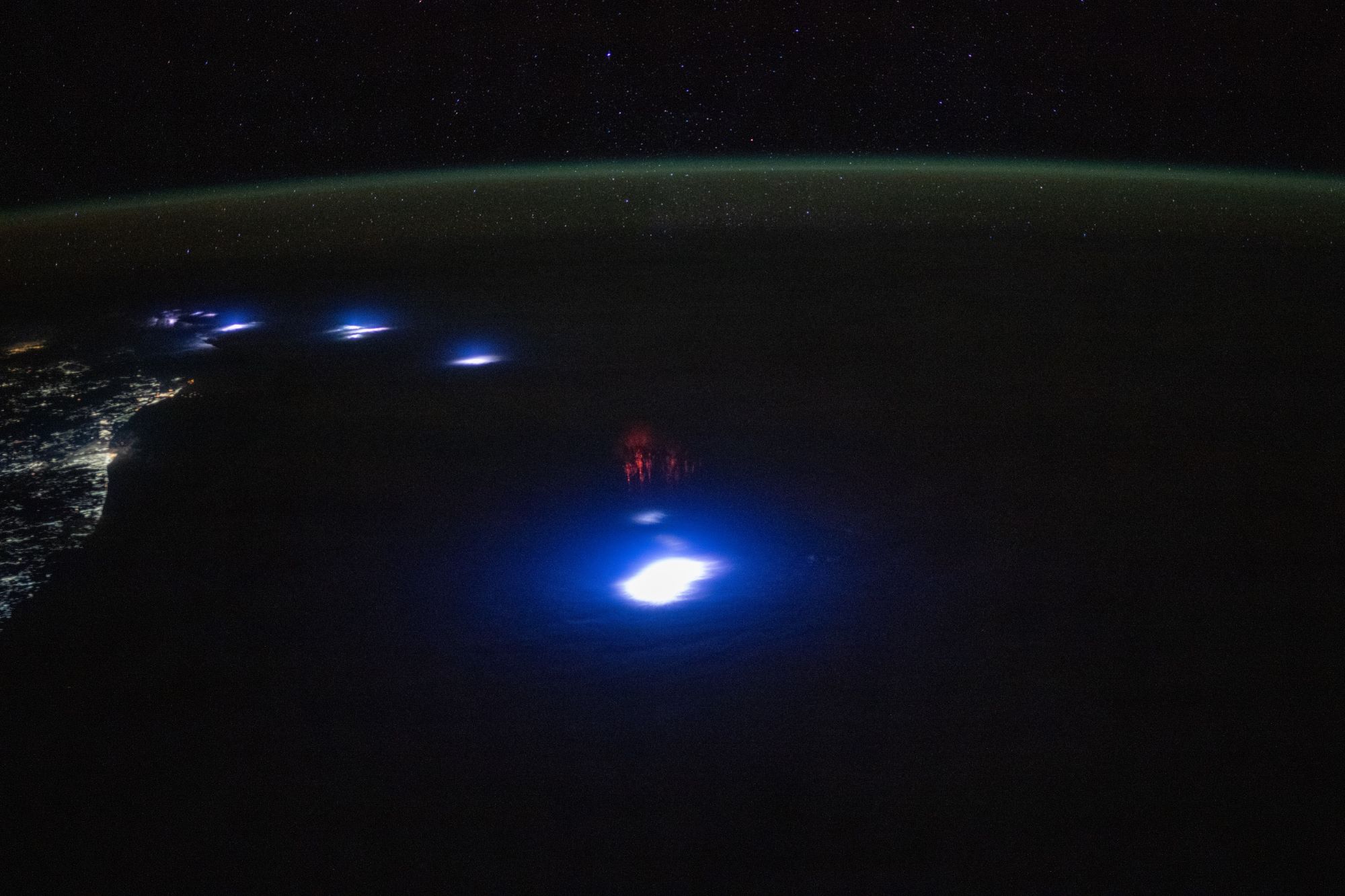 【地球を俯瞰する】No.2134: 雷(稲妻) 【地球を俯瞰する】No.2134: 雷(稲妻)