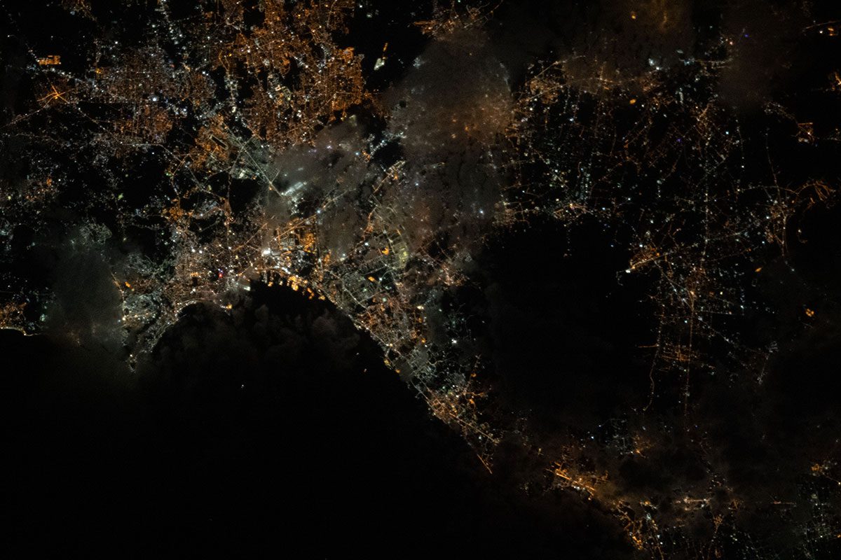 【地球を俯瞰する】No.2268: ナポリの夜景🇮🇹 【地球を俯瞰する】No.2268: ナポリの夜景🇮🇹