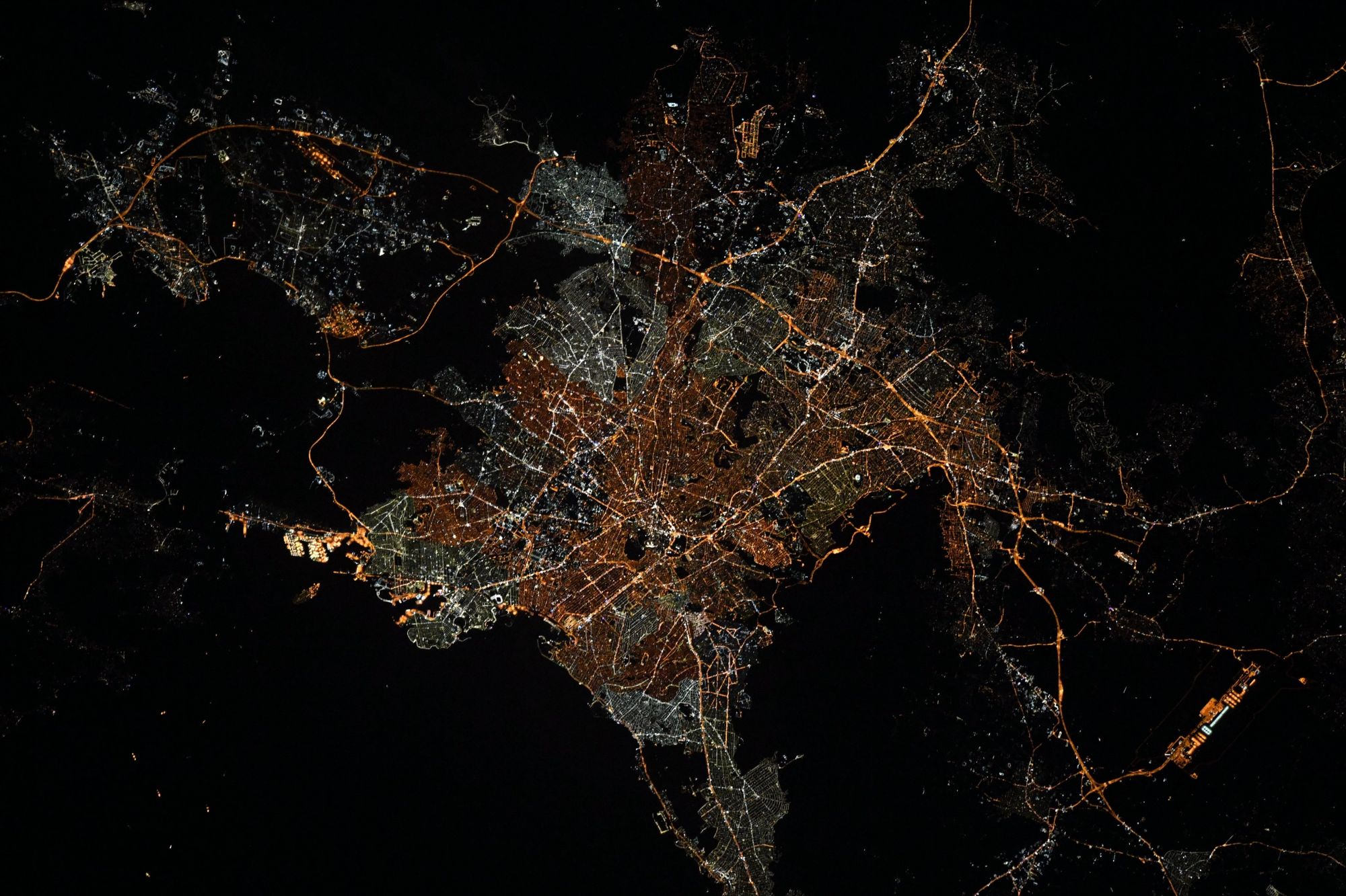 【地球を俯瞰する】No.2359: 夜のアテネ🇬🇷 【地球を俯瞰する】No.2359: 夜のアテネ🇬🇷