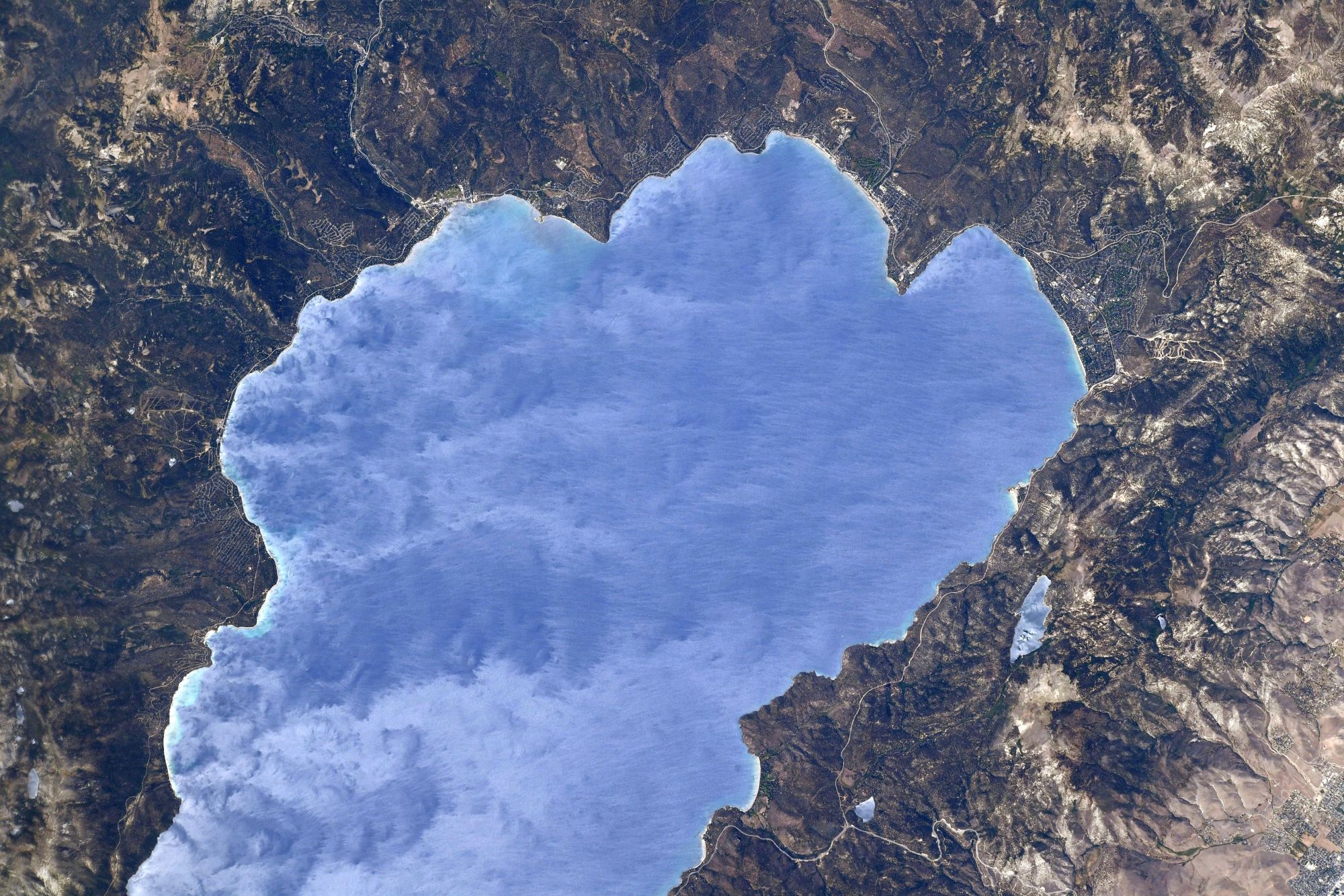 【地球を俯瞰する】No.2422: タホ湖🇺🇸 【地球を俯瞰する】No.2422: タホ湖🇺🇸