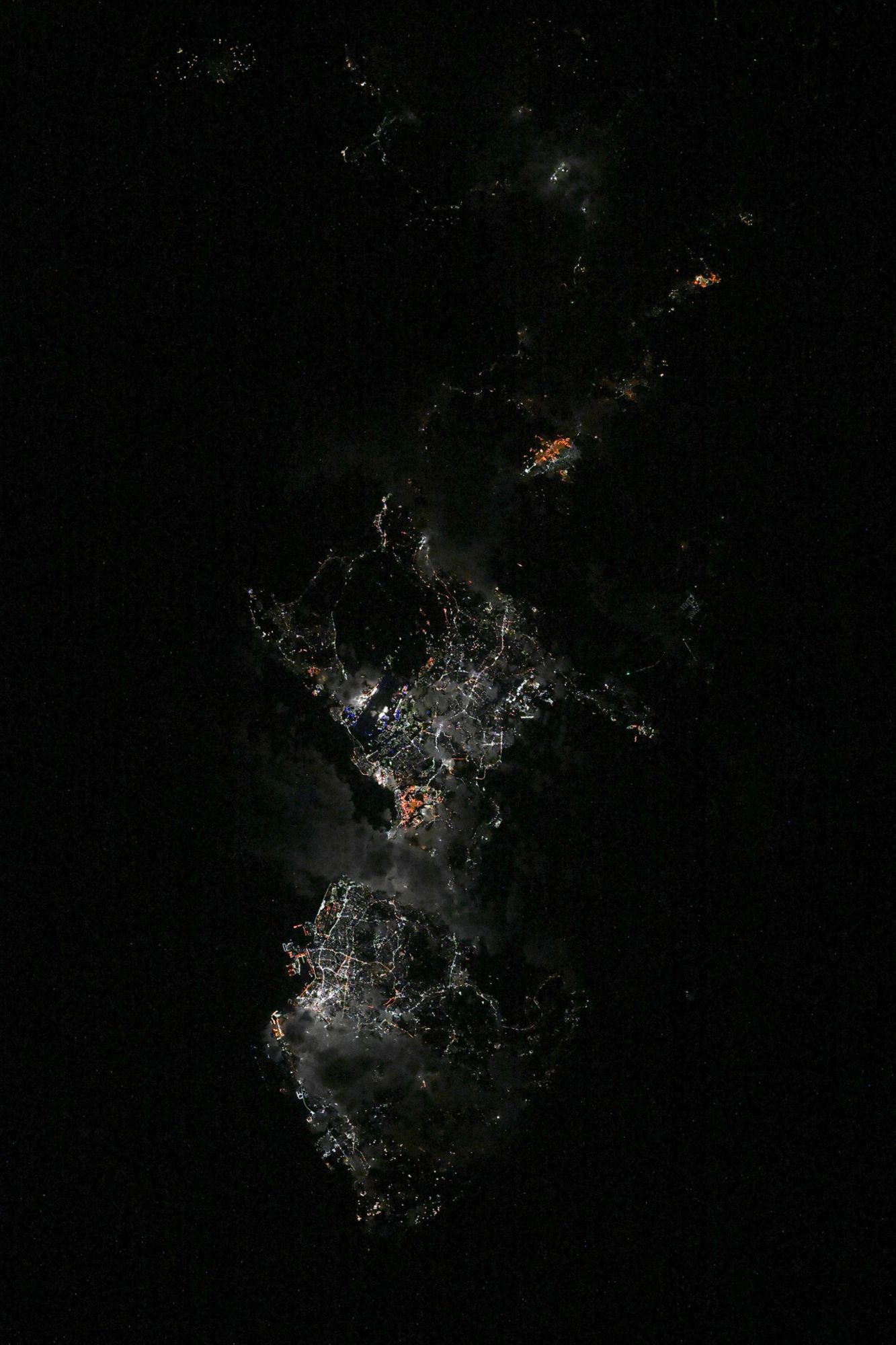 【地球を俯瞰する】No.2410: 夜の沖縄🇯🇵 【地球を俯瞰する】No.2410: 夜の沖縄🇯🇵