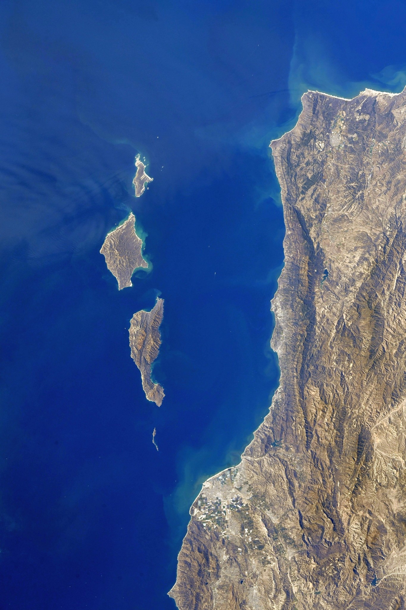 【地球を俯瞰する】No.2447: チャンネル諸島(チャネル諸島) 【地球を俯瞰する】No.2447: チャンネル諸島(チャネル諸島)