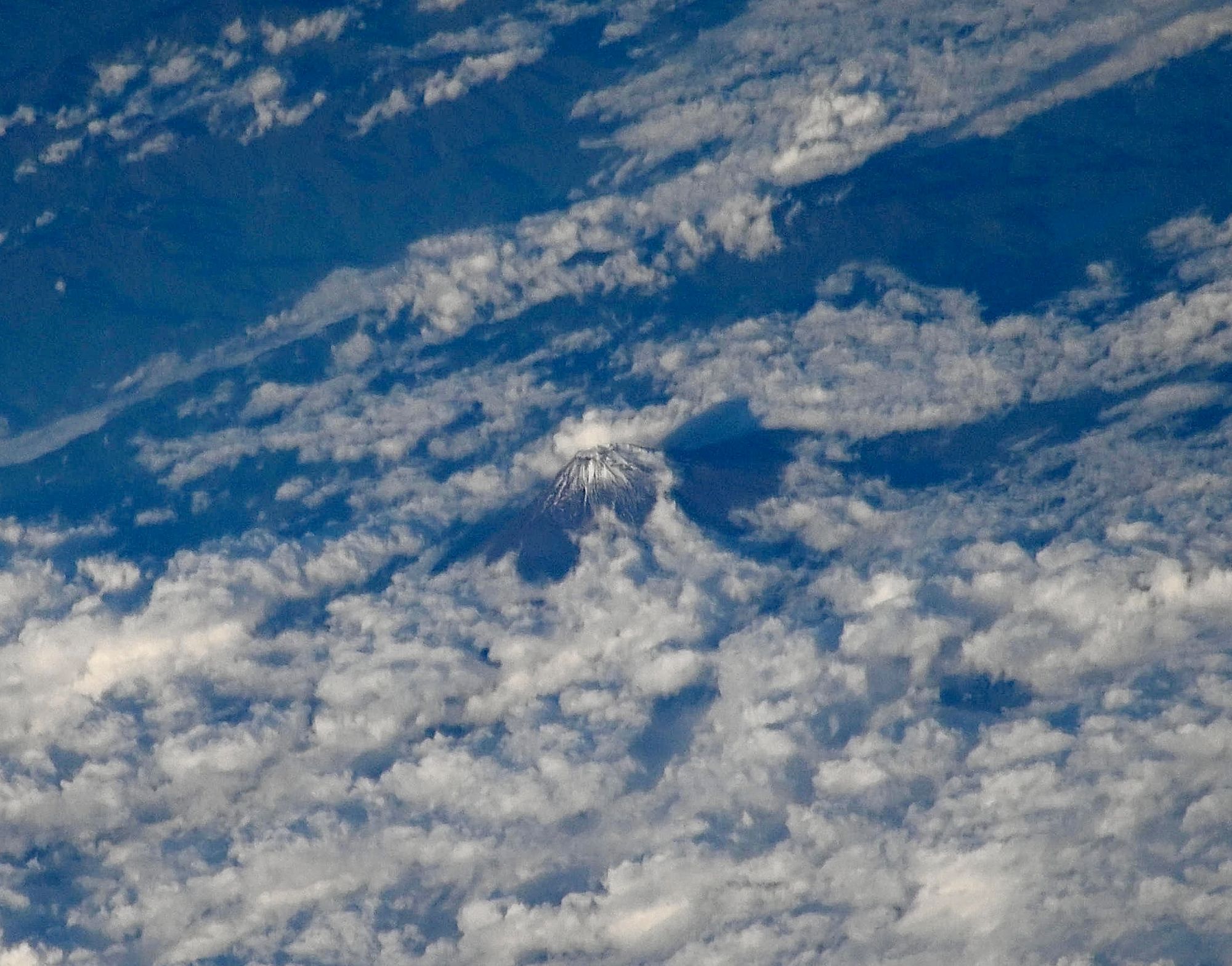 【地球を俯瞰する】No.2448: 富士山の初冠雪🇯🇵 【地球を俯瞰する】No.2448: 富士山の初冠雪🇯🇵