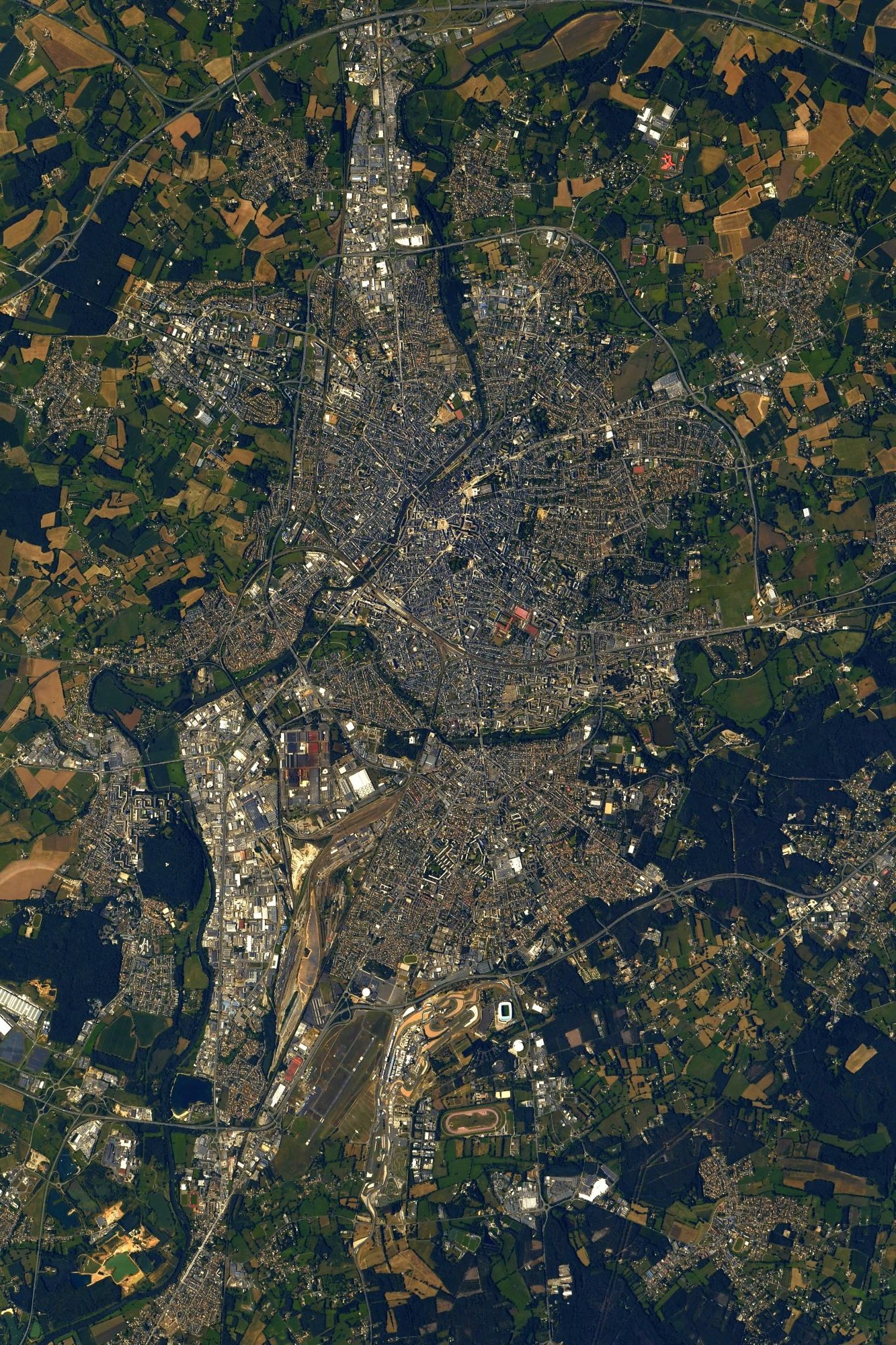 【地球を俯瞰する】No.2465: ル・マン🇫🇷 【地球を俯瞰する】No.2465: ル・マン🇫🇷