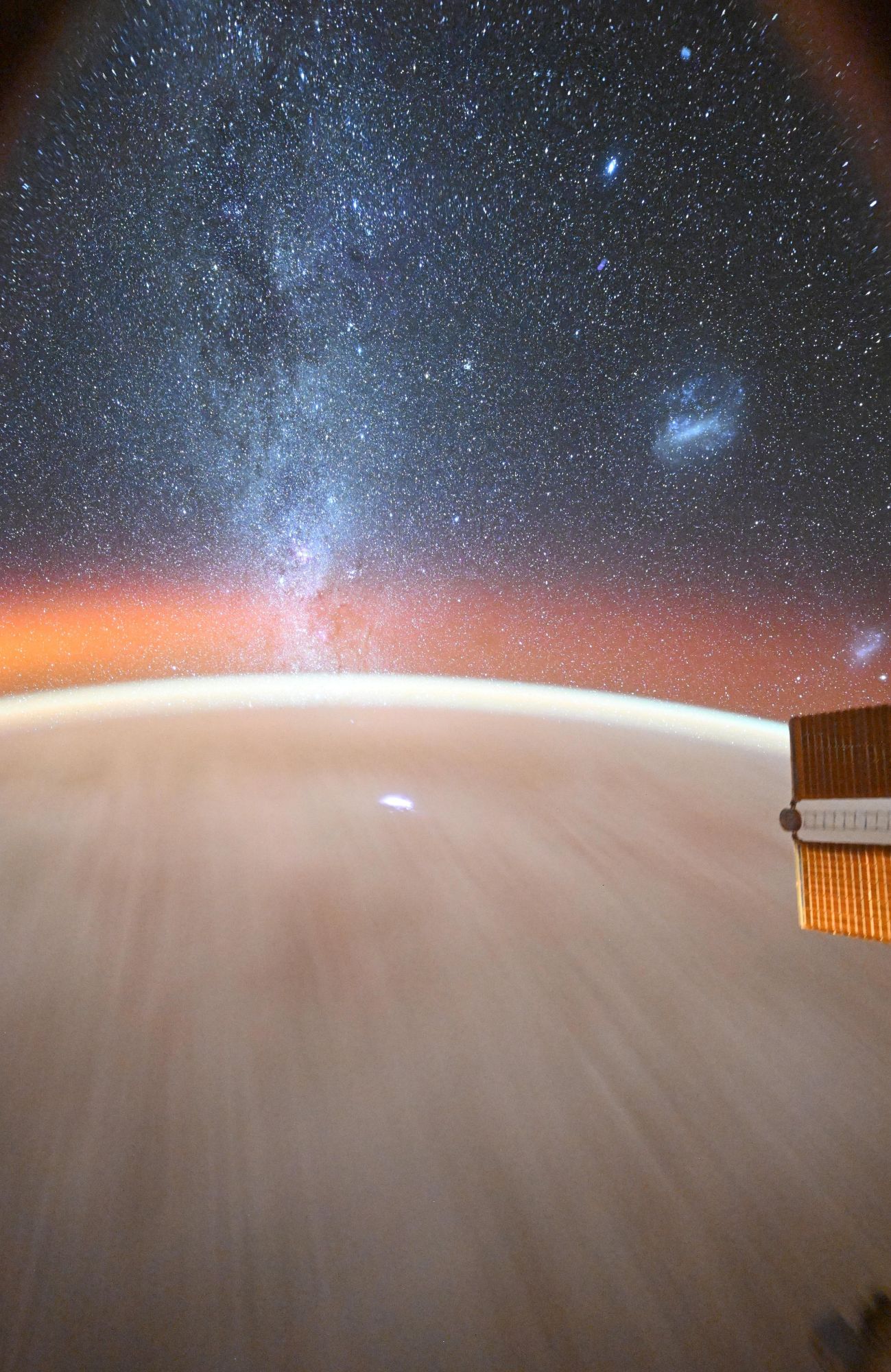 【地球を俯瞰する】No.2468: 銀河系、大マゼラン雲、小マゼラン雲 【地球を俯瞰する】No.2468: 銀河系、大マゼラン雲、小マゼラン雲