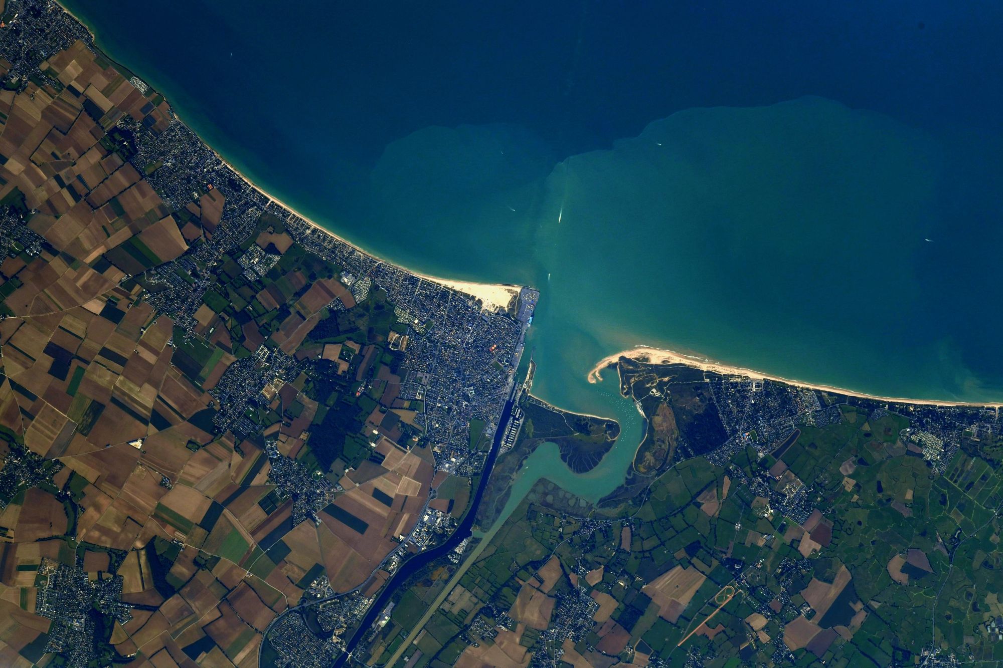 【地球を俯瞰する】No.2489: ノルマンディーのウイストラム（ウイストルアム）🇫🇷