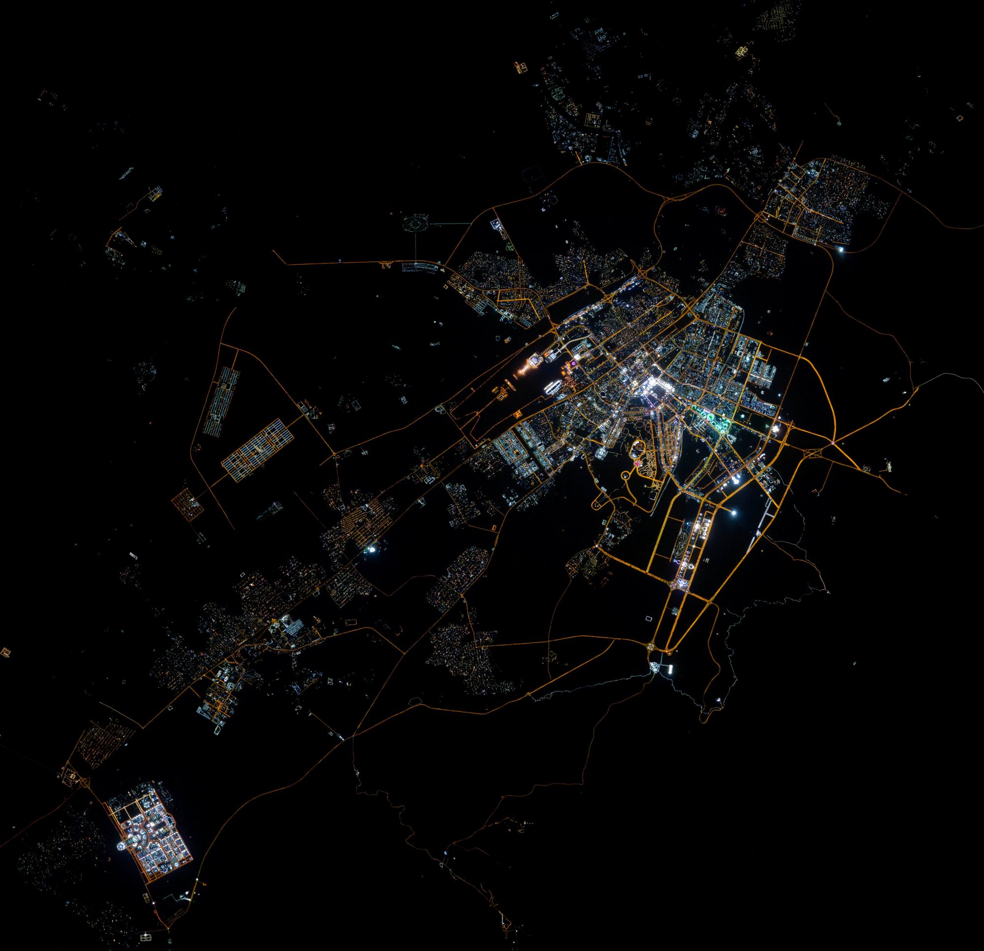 【地球を俯瞰する】No.2486: 夜のアシガバート🇹🇲