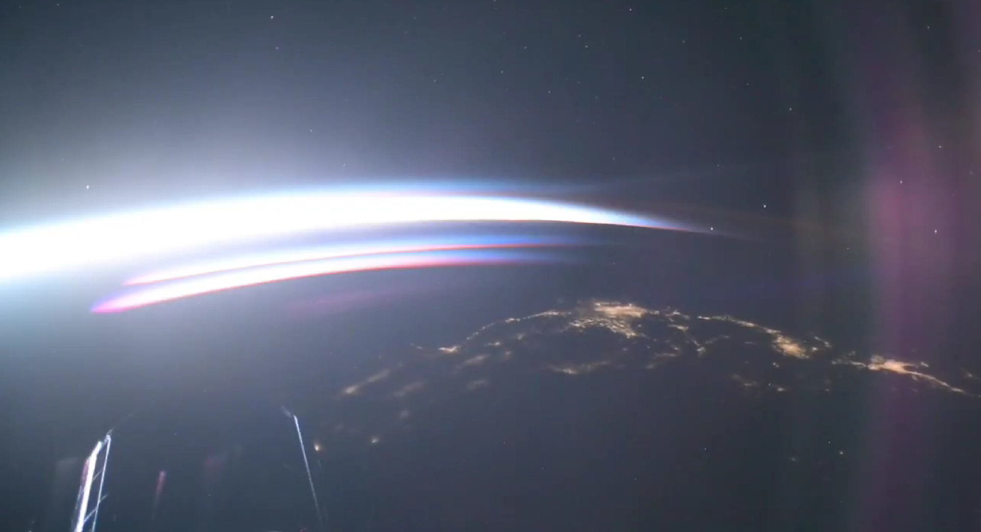 【地球を俯瞰する】【動画】No.2495: ISSからの初日の出